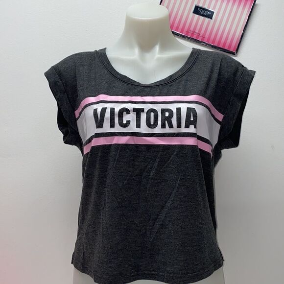 🔥VICTORIA SECRET LOGO T-SHIRT SZ XS NEW - Picture 1 of 3